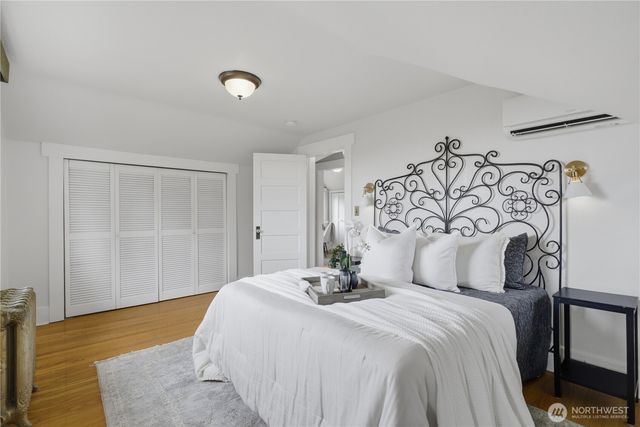2412 2nd Avenue W, Seattle, WA 98119