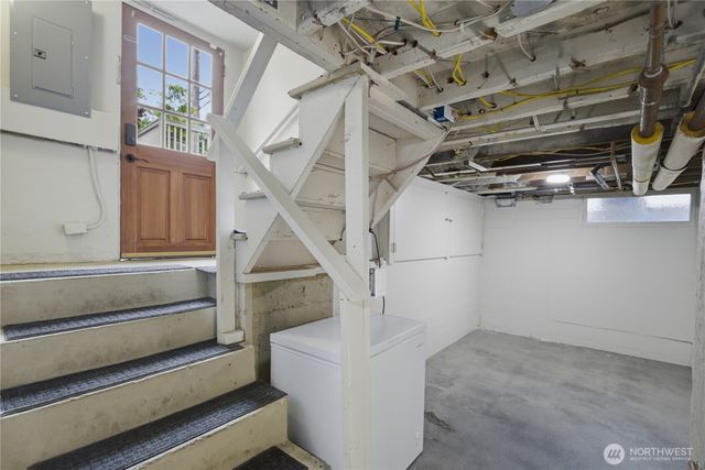 2412 2nd Avenue W, Seattle, WA 98119