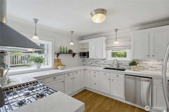 2412 2nd Avenue W, Seattle, WA 98119