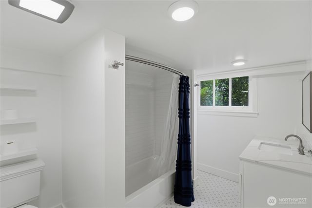 2412 2nd Avenue W, Seattle, WA 98119