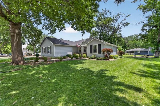 301 S Elm Street, Louisburg, KS 66053