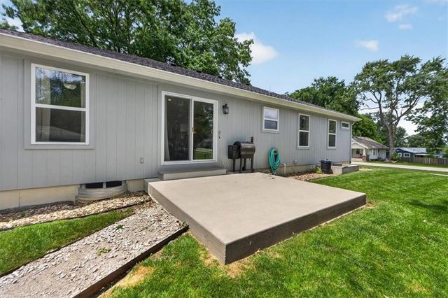 301 S Elm Street, Louisburg, KS 66053