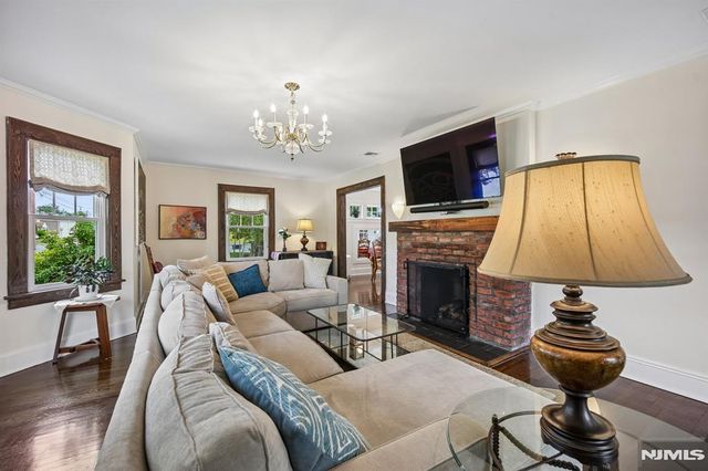 57 Oldis Street, Rochelle Park, NJ 07662