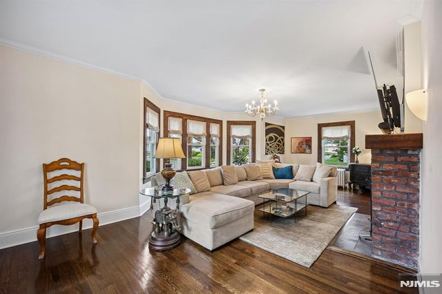 57 Oldis Street, Rochelle Park, NJ 07662