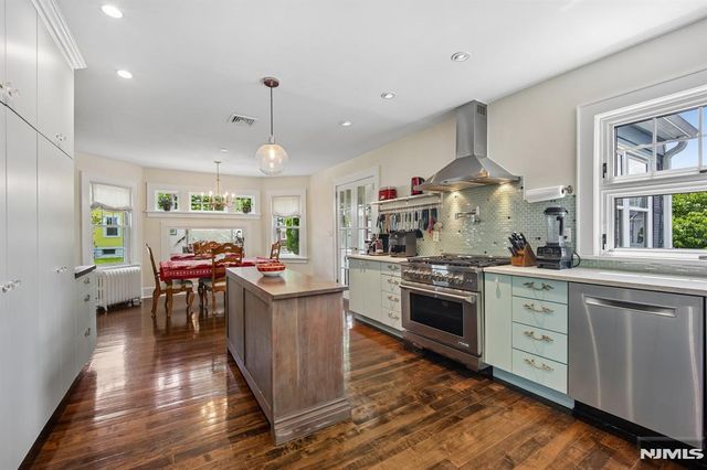57 Oldis Street, Rochelle Park, NJ 07662