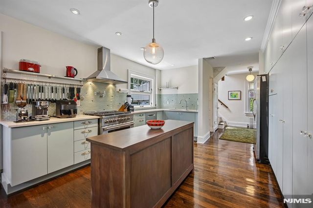 57 Oldis Street, Rochelle Park, NJ 07662