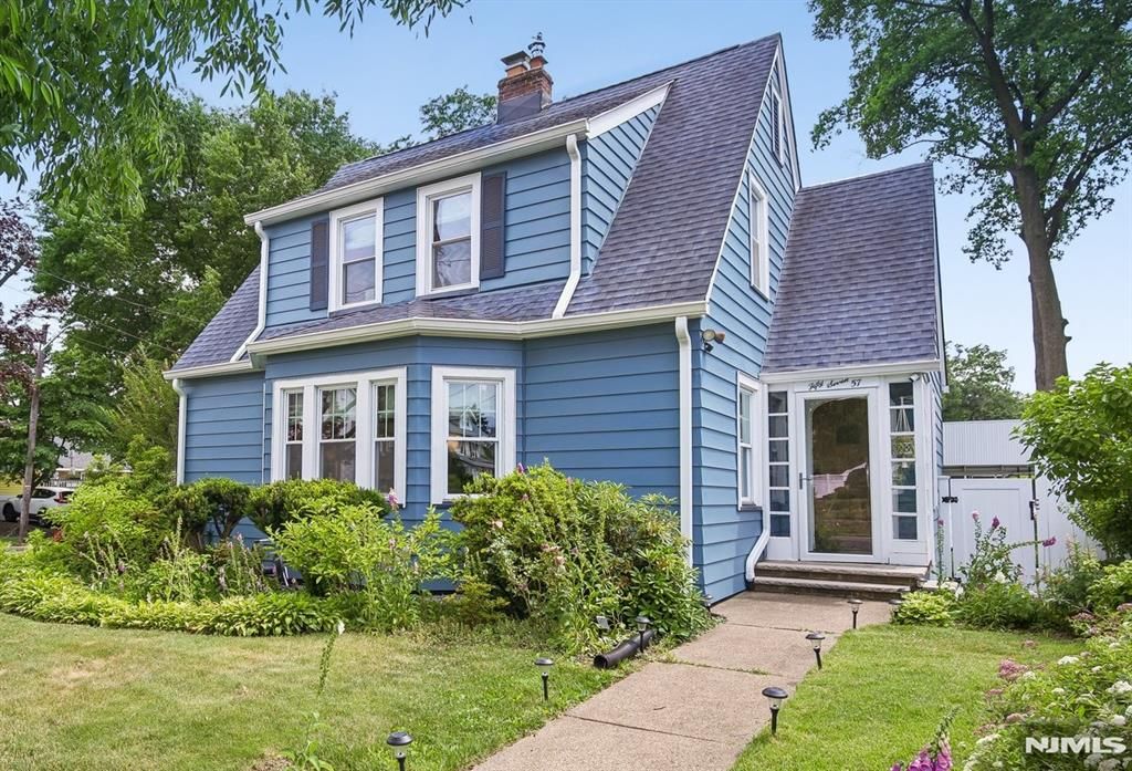 57 Oldis Street, Rochelle Park, NJ 07662