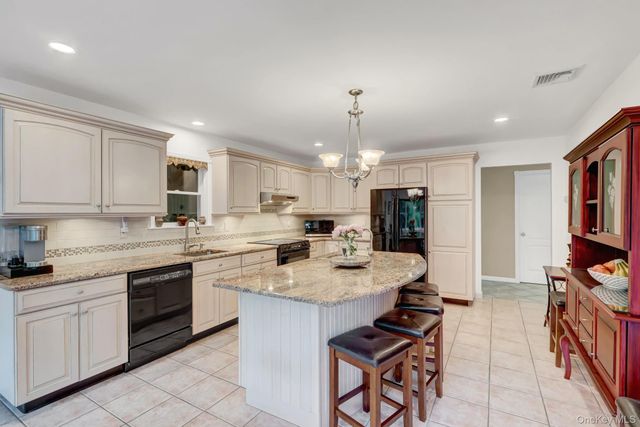 71 Dyke Road, Setauket, NY 11733