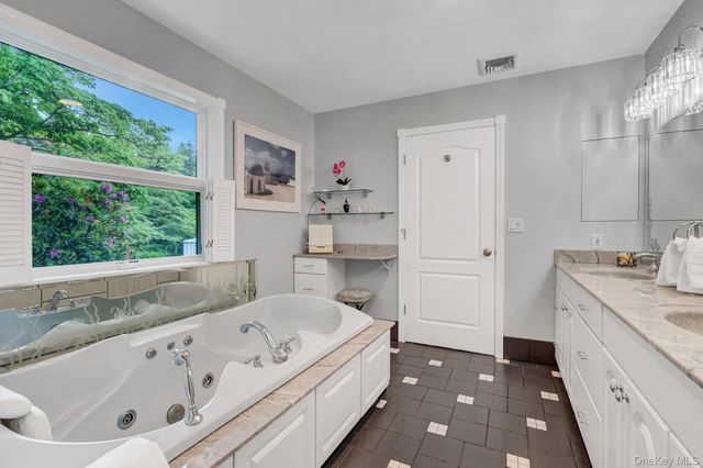 71 Dyke Road, Setauket, NY 11733