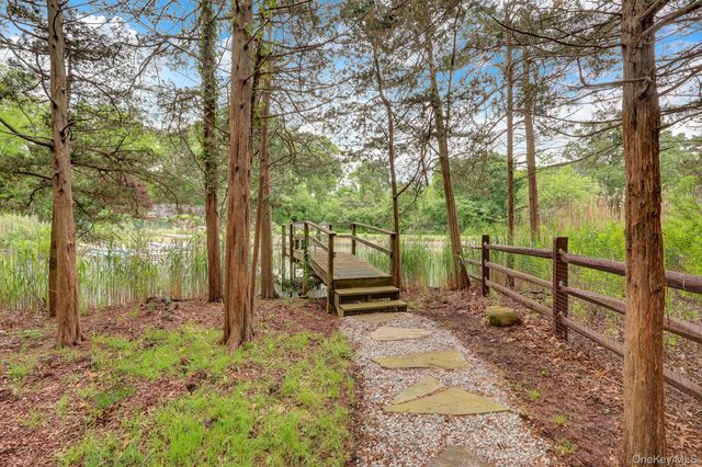 71 Dyke Road, Setauket, NY 11733