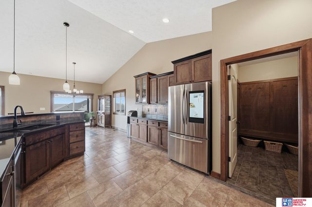 2737 Shadowbrook Drive, Lincoln, NE 68516