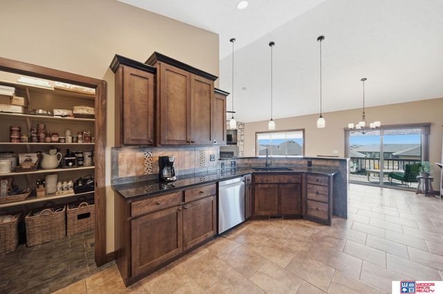 2737 Shadowbrook Drive, Lincoln, NE 68516