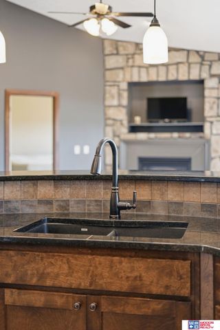 2737 Shadowbrook Drive, Lincoln, NE 68516