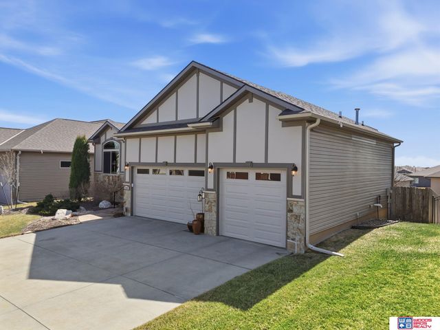 2737 Shadowbrook Drive, Lincoln, NE 68516