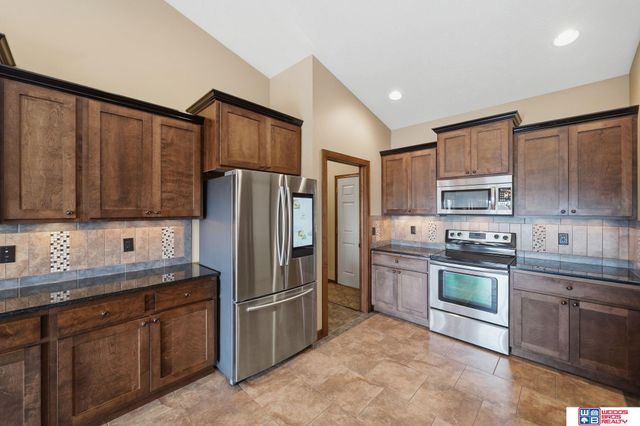 2737 Shadowbrook Drive, Lincoln, NE 68516