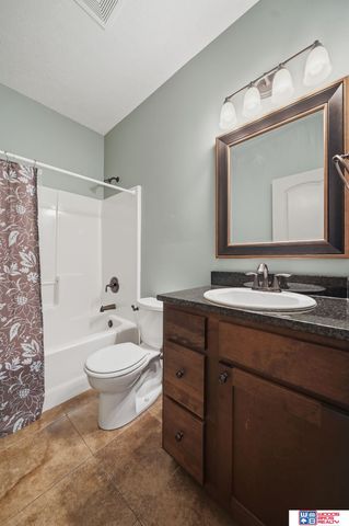 2737 Shadowbrook Drive, Lincoln, NE 68516