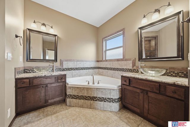 2737 Shadowbrook Drive, Lincoln, NE 68516