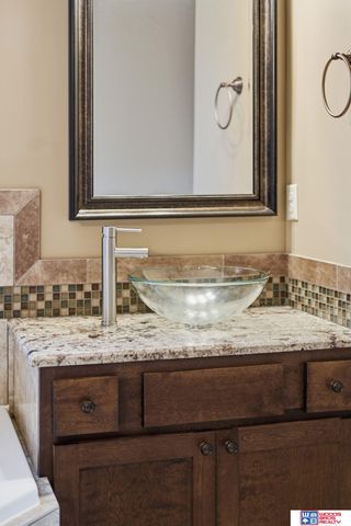 2737 Shadowbrook Drive, Lincoln, NE 68516