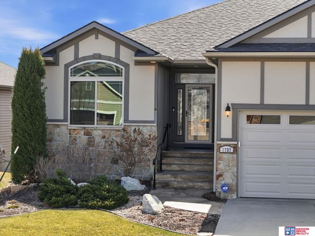 2737 Shadowbrook Drive, Lincoln, NE 68516