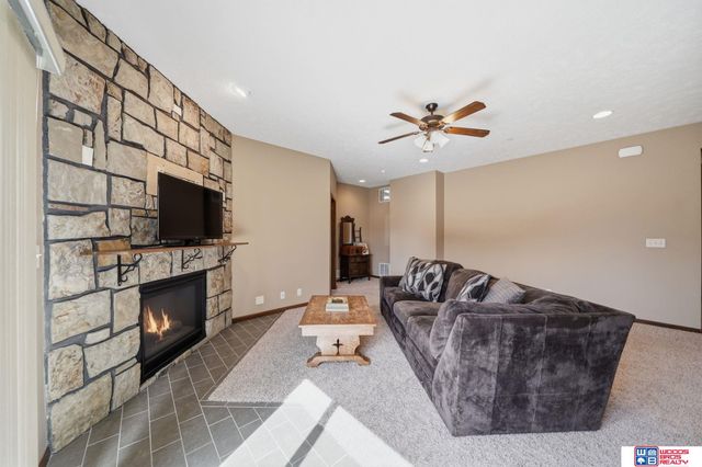 2737 Shadowbrook Drive, Lincoln, NE 68516