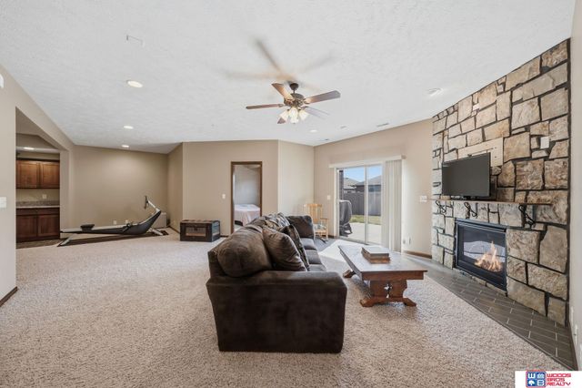 2737 Shadowbrook Drive, Lincoln, NE 68516