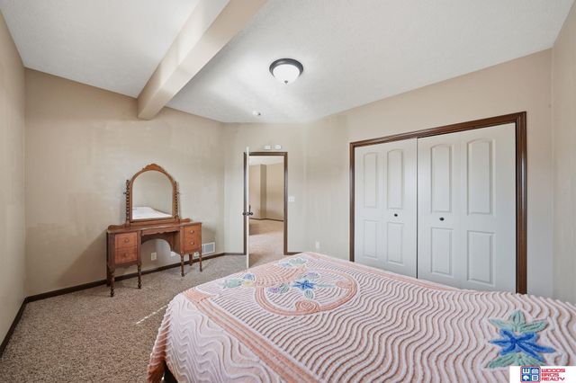 2737 Shadowbrook Drive, Lincoln, NE 68516