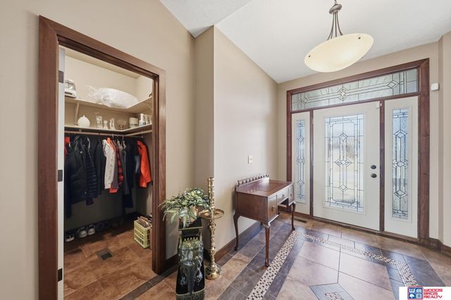 2737 Shadowbrook Drive, Lincoln, NE 68516