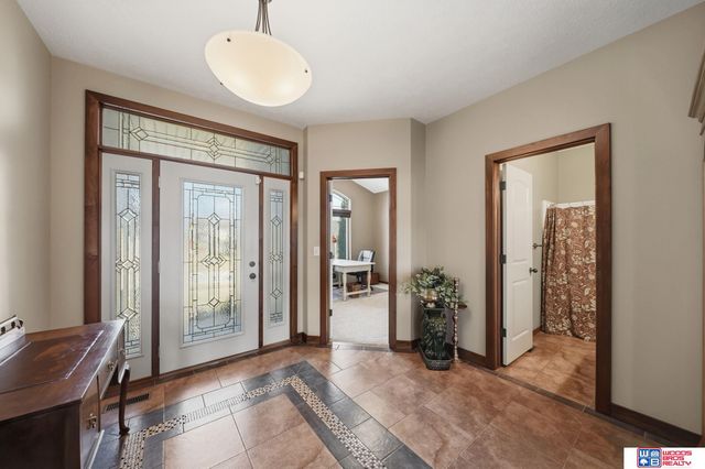 2737 Shadowbrook Drive, Lincoln, NE 68516