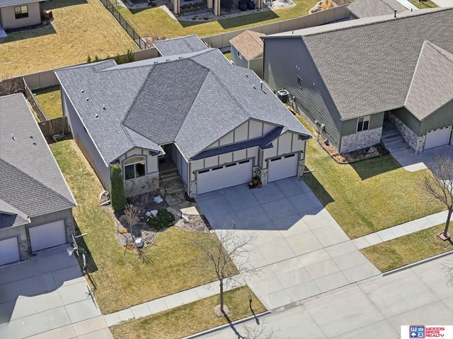 2737 Shadowbrook Drive, Lincoln, NE 68516