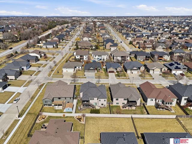 2737 Shadowbrook Drive, Lincoln, NE 68516