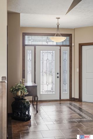 2737 Shadowbrook Drive, Lincoln, NE 68516