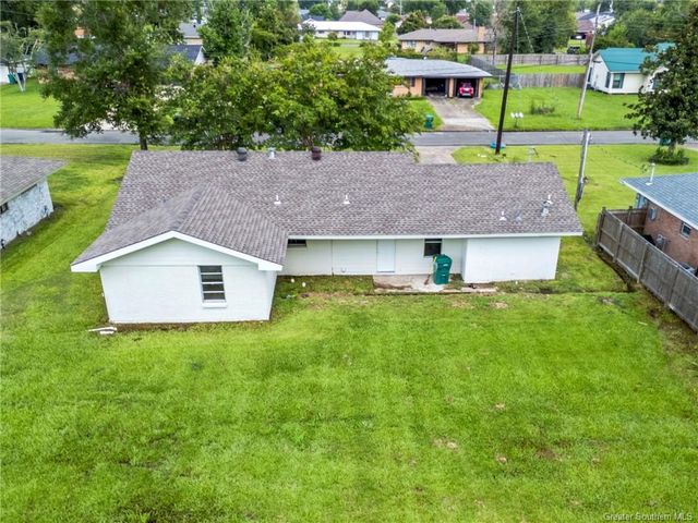325 Quelqueshue Street, Sulphur, LA 70663