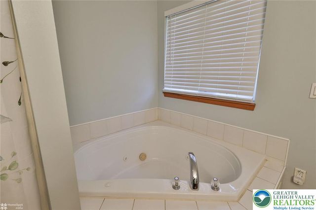 1143 Willow Creek Drive, Polk Twp, PA 18058