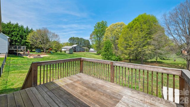 1880 Chestnut Grove Road, King, NC 27021