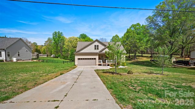 1880 Chestnut Grove Road, King, NC 27021