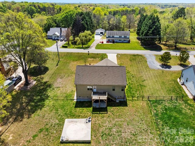 1880 Chestnut Grove Road, King, NC 27021