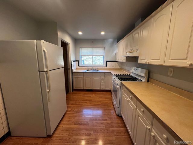 3431 Crooks Road, Troy, MI 48084