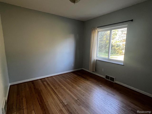3431 Crooks Road, Troy, MI 48084