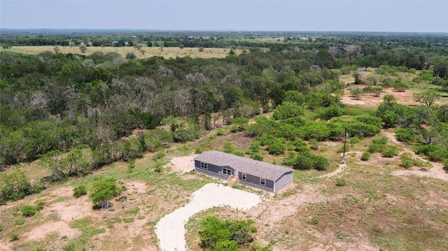1121 Callihan RD, Luling, TX 78648