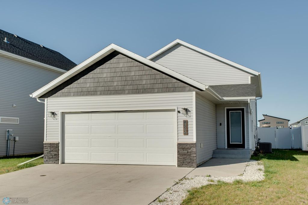 7339 24th Street S, Fargo, ND 58104