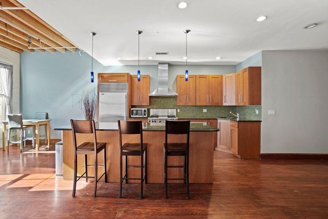 96 South St 3, Boston, MA 02111