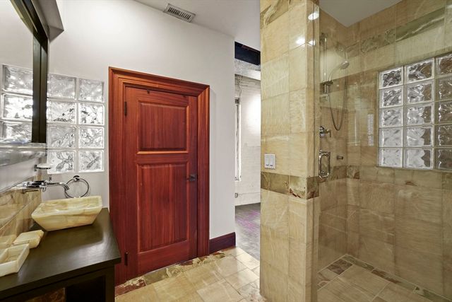 96 South St 3, Boston, MA 02111