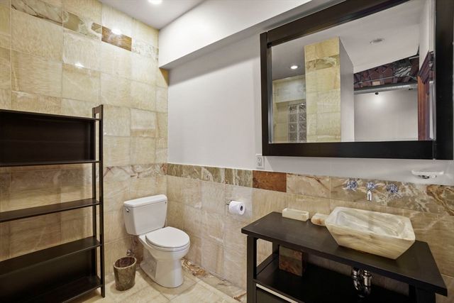 96 South St 3, Boston, MA 02111