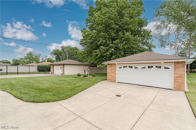 7635 Tamiami Drive, Parma, OH 44134