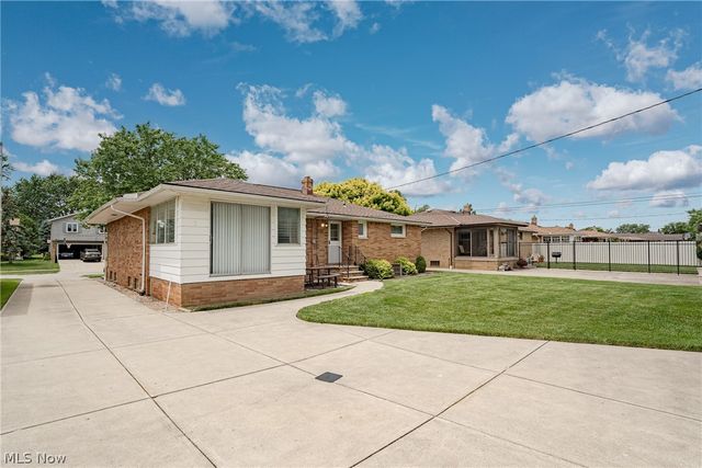 7635 Tamiami Drive, Parma, OH 44134