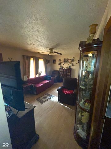 158 Hitchcock Drive, Hope, IN 47246