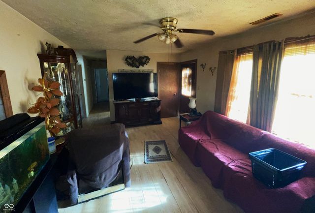 158 Hitchcock Drive, Hope, IN 47246