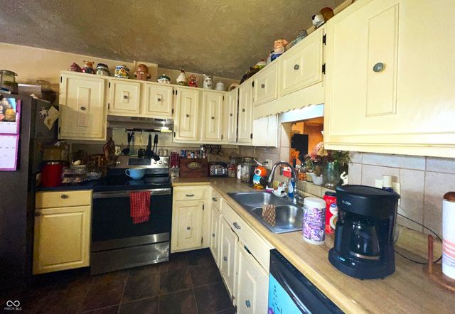 158 Hitchcock Drive, Hope, IN 47246