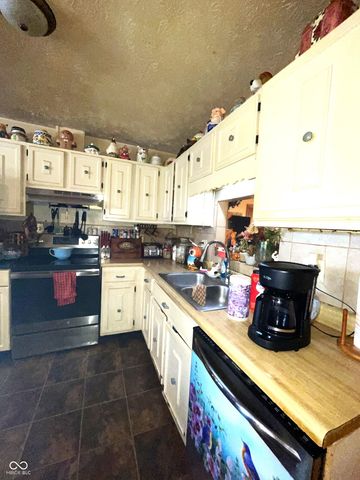 158 Hitchcock Drive, Hope, IN 47246