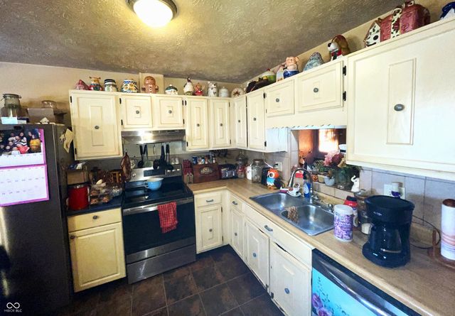 158 Hitchcock Drive, Hope, IN 47246